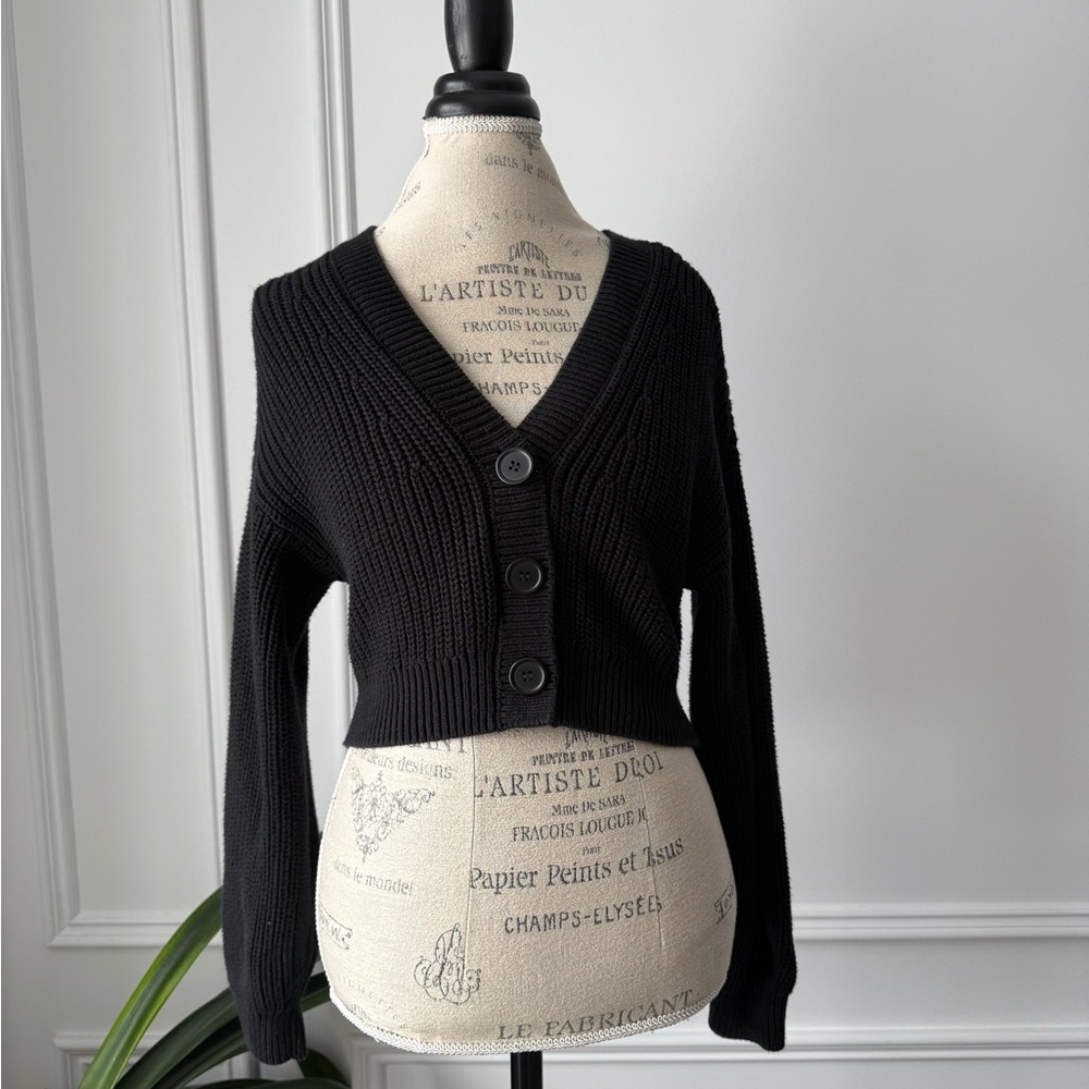 H&M V neck cropped Knit cardigan
